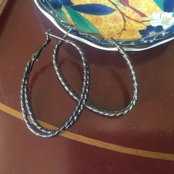 NWOT Gunmetal Double Oval Hoop Pierced Earrings - Picture 6 of 7